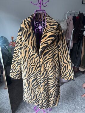 Women’s Teddy Tiger-Print Coat - Black & Tan length 37 inches